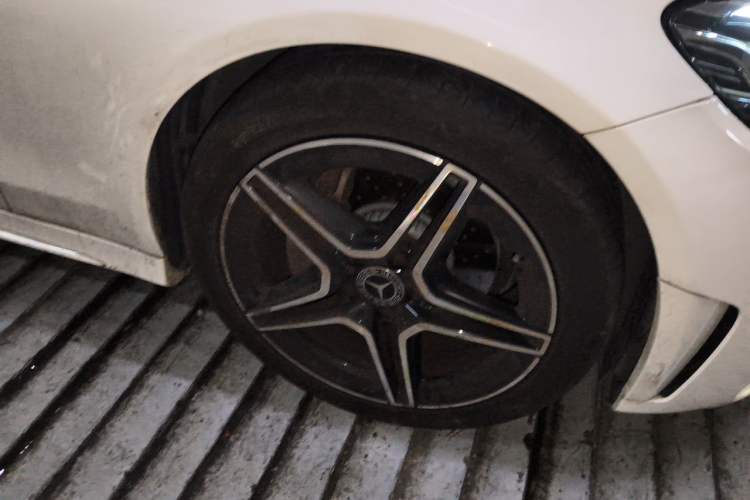 Used Mercedes-Benz C-Class 2020 C 260 Coupe Right Front Wheel Hub