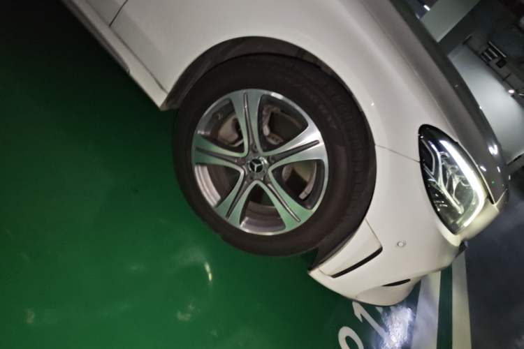 Used Mercedes-Benz C-Class 2020 Restyled C 260 L Sport Edition Right Front Wheel Hub