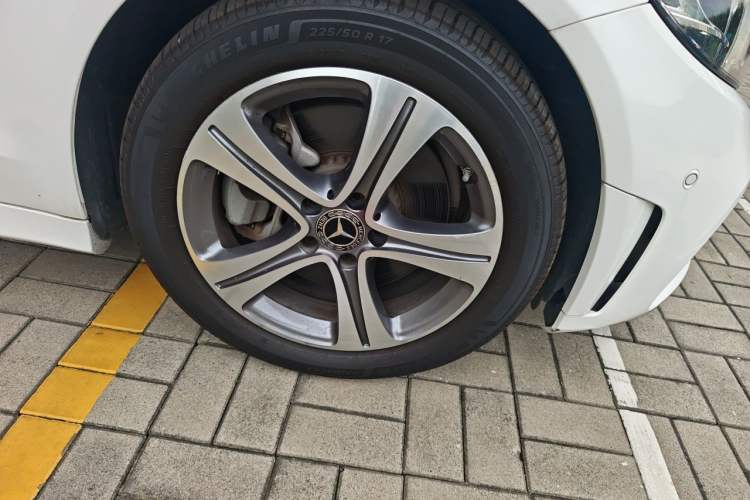 Used Mercedes-Benz C-Class 2020 Restyled C 260 L Sport Edition Right Front Wheel Hub