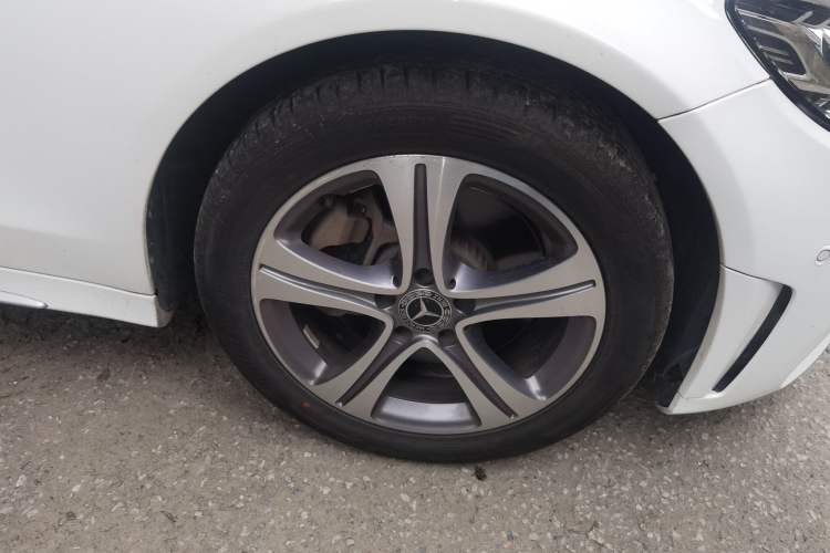 Used Mercedes-Benz C-Class 2020 Restyled C 260 L Sport Edition Right Front Wheel Hub