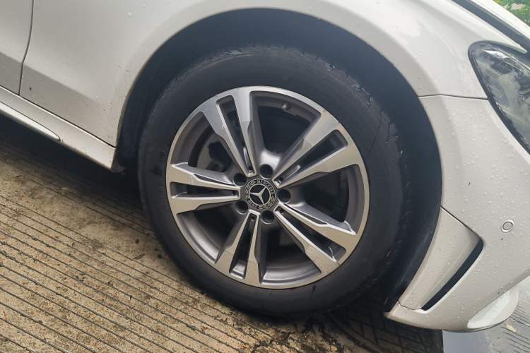 Used Mercedes-Benz C-Class 2020 Updated C 200 L Fashion Edition Right Front Wheel Hub