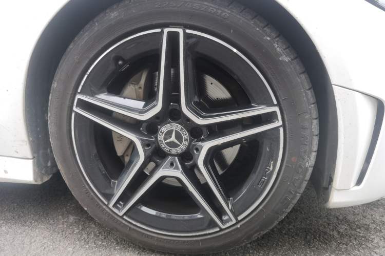 Used Mercedes-Benz C-Class 2020 C 260 Coupe Right Front Wheel Hub