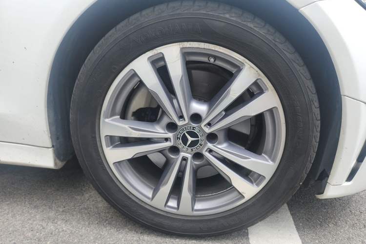 Used Mercedes-Benz C-Class 2020 Updated C 200 L Fashion Edition Right Front Wheel Hub