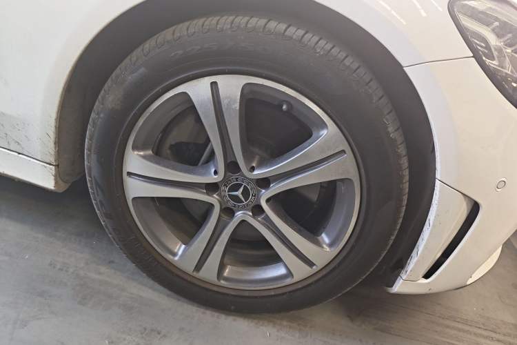 Used Mercedes-Benz C-Class 2020 Restyled C 260 L Sport Edition Right Front Wheel Hub