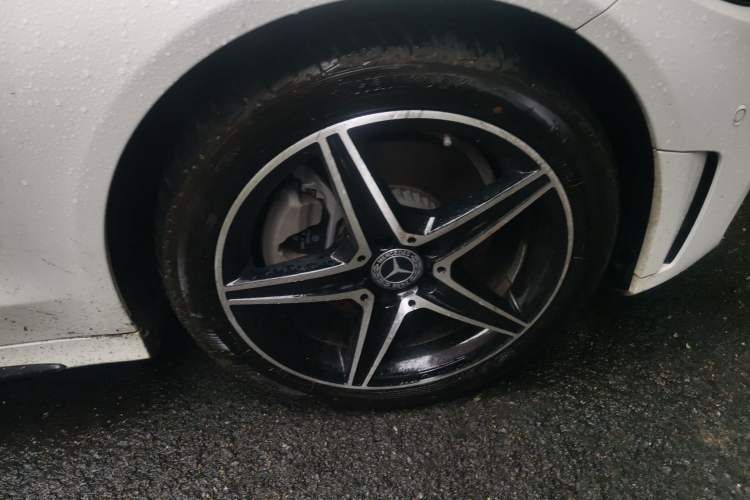 Used Mercedes-Benz C-Class 2020 Restyled C 260 Sport Edition Right Front Wheel Hub
