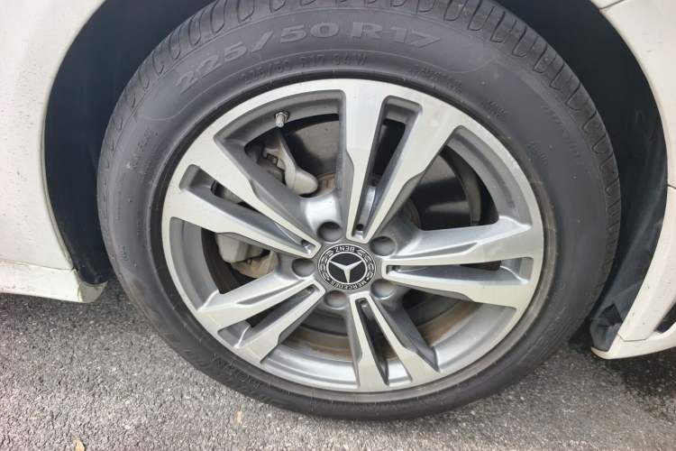 Used Mercedes-Benz C-Class 2020 Restyled C 200 L Fashion Edition Sport Version Right Front Wheel Hub