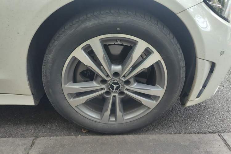 Used Mercedes-Benz C-Class 2020 Restyled C 200 L Fashion Edition Sport Version Right Front Wheel Hub