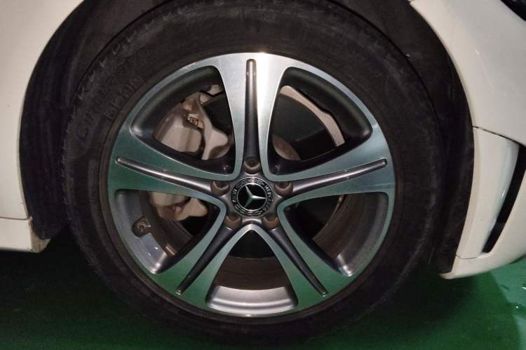 Used Mercedes-Benz C-Class 2020 C 260 L Sport Edition Right Front Wheel Hub