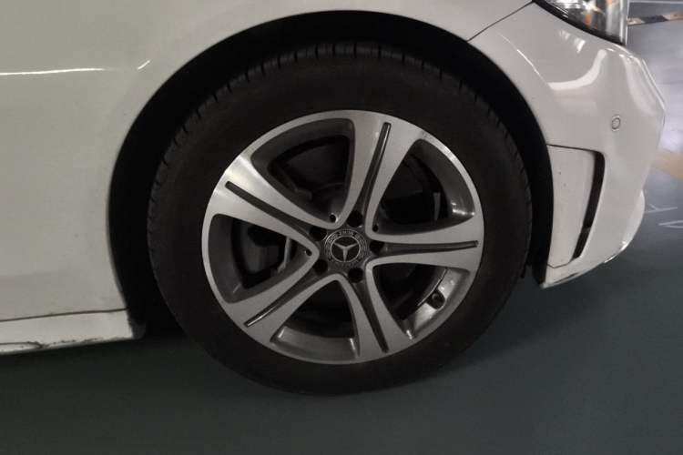 Used Mercedes-Benz C-Class 2020 Restyled C 260 L Sport Edition Right Front Wheel Hub