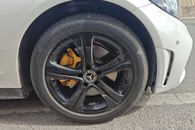 Used Mercedes-Benz C-Class 2020 Restyled C 260 L Sport Edition Right Front Wheel Hub