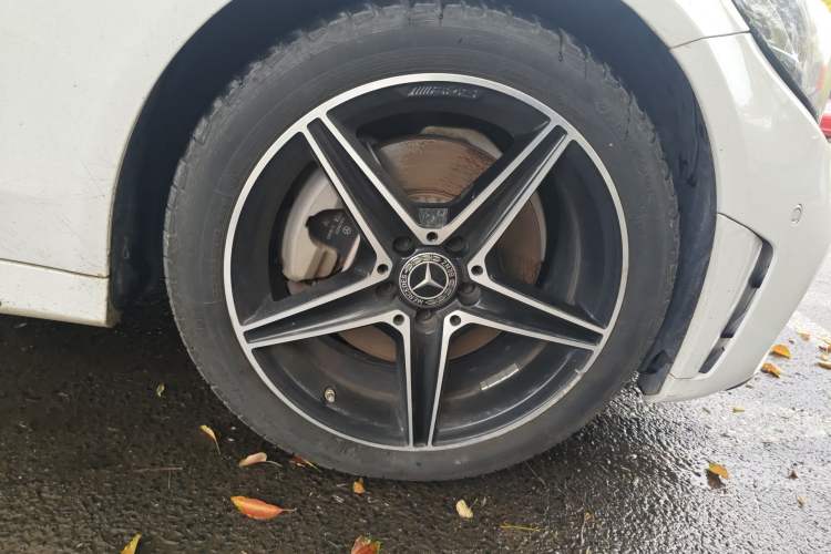 Used Mercedes-Benz C-Class 2020 Restyled C 260 Sport Edition Right Front Wheel Hub