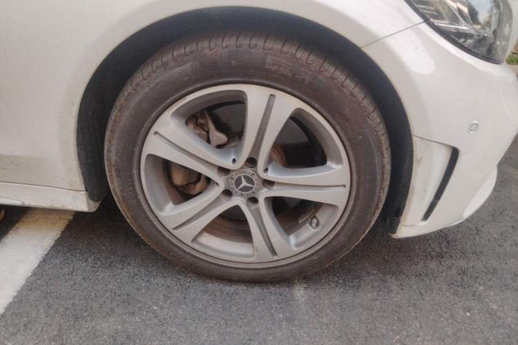 Used Mercedes-Benz C-Class 2020 Restyled C 260 L Sport Edition Right Front Wheel Hub