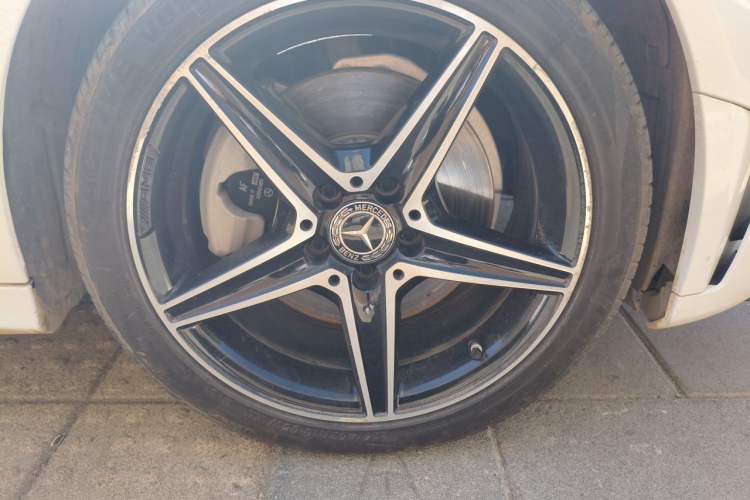 Used Mercedes-Benz C-Class 2020 Restyled C 260 Sport Edition Right Front Wheel Hub