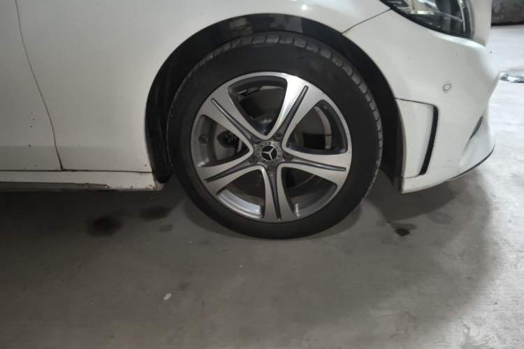 Used Mercedes-Benz C-Class 2020 Restyled C 260 L Sport Edition Right Front Wheel Hub