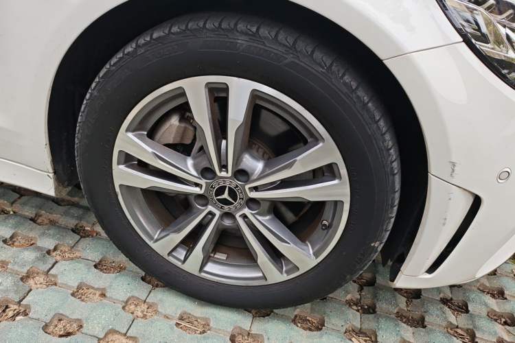Used Mercedes-Benz C-Class 2020 Updated C 200 L Fashion Edition Right Front Wheel Hub