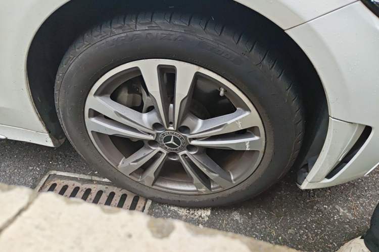 Used Mercedes-Benz C-Class 2020 Restyled C 200 L Fashion Edition Sport Version Right Front Wheel Hub