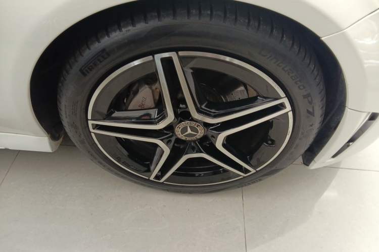 Used Mercedes-Benz C-Class 2020 C 260 Coupe Right Front Wheel Hub