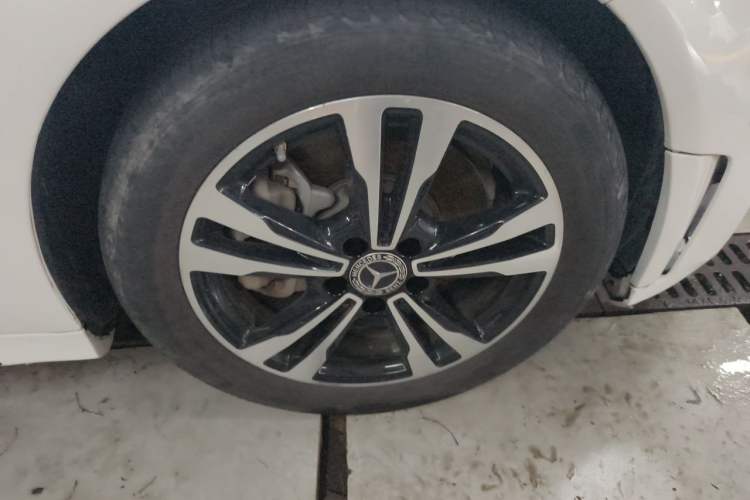 Used Mercedes-Benz C-Class 2020 C 260 Sport Edition Right Front Wheel Hub