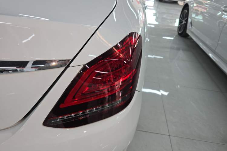 Used Mercedes-Benz C-Class 2020 C 200 L Fashion Edition Sport Version Right Rear Taillight