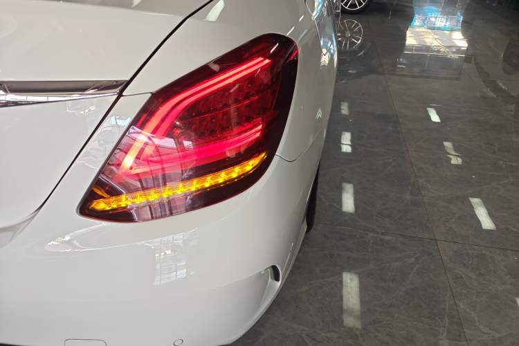Used Mercedes-Benz C-Class 2020 Restyled C 200 L Fashion Edition Sport Version Right Rear Taillight