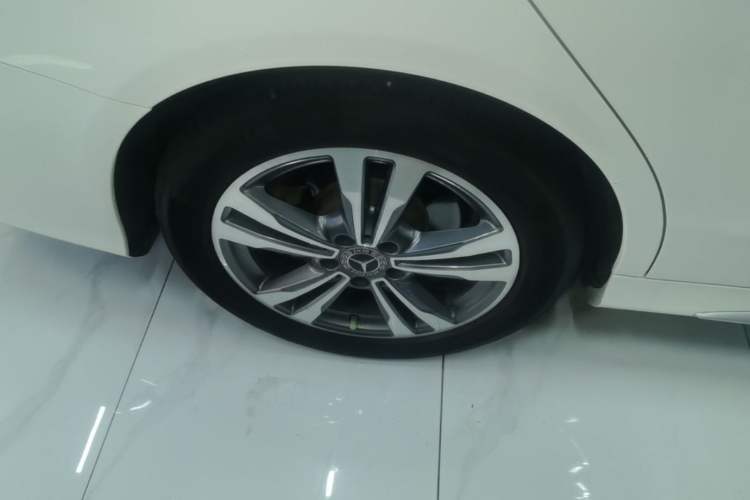 Used Mercedes-Benz C-Class 2020 Restyled C 200 L Fashion Edition Sport Version Right Rear Wheel Hub