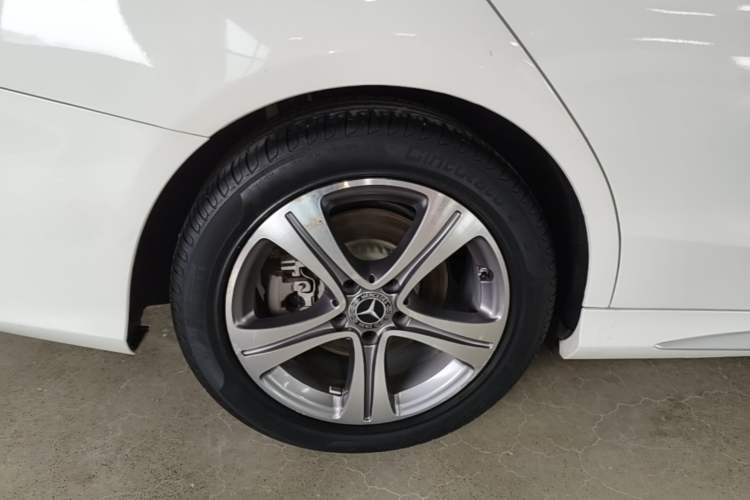 Used Mercedes-Benz C-Class 2020 Restyled C 260 L Sport Edition Right Rear Wheel Hub