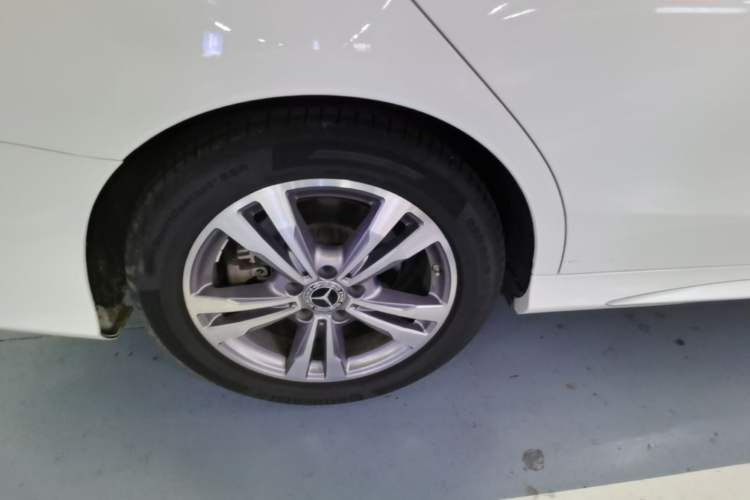 Used Mercedes-Benz C-Class 2020 C 200 L Fashion Edition Sport Version Right Rear Wheel Hub