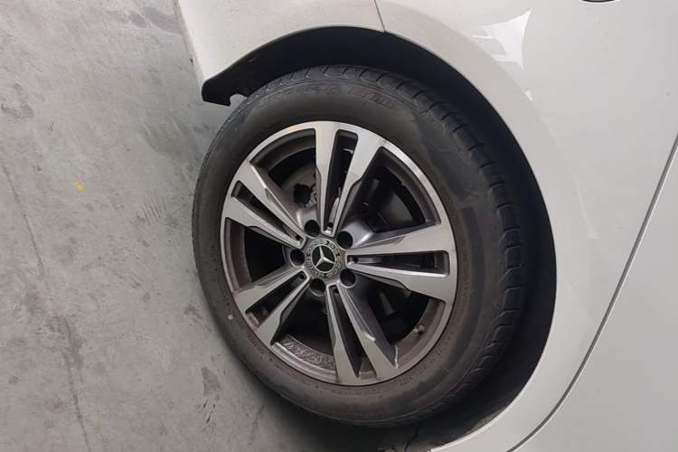Used Mercedes-Benz C-Class 2020 Restyled C 200 L Fashion Edition Sport Version Right Rear Wheel Hub
