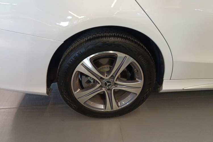 Used Mercedes-Benz C-Class 2020 C 260 L Sport Edition Right Rear Wheel Hub