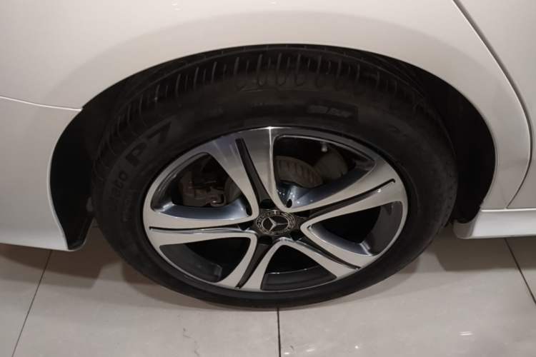 Used Mercedes-Benz C-Class 2020 Restyled C 260 L Sport Edition Right Rear Wheel Hub