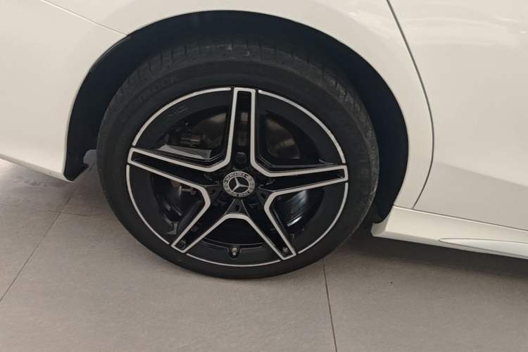 Used Mercedes-Benz C-Class 2020 Restyled C 260 L Sport Edition Right Rear Wheel Hub