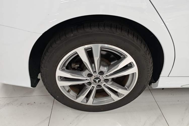 Used Mercedes-Benz C-Class 2020 C 200 L Fashion Edition Sport Version Right Rear Wheel Hub
