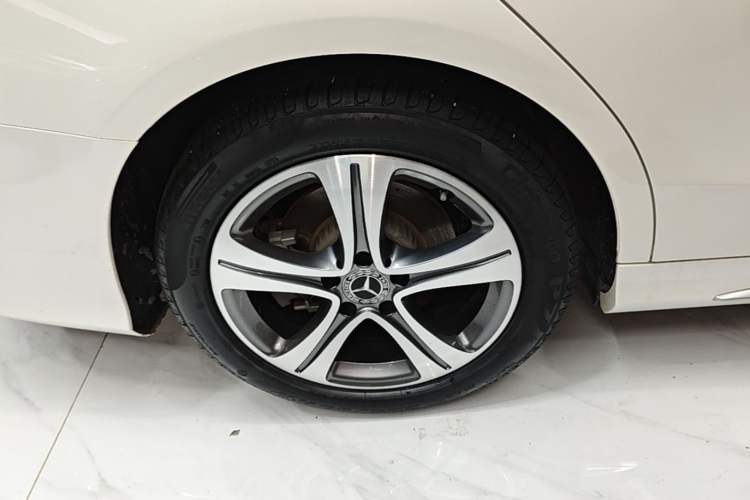 Used Mercedes-Benz C-Class 2020 C 260 L Sport Edition Right Rear Wheel Hub