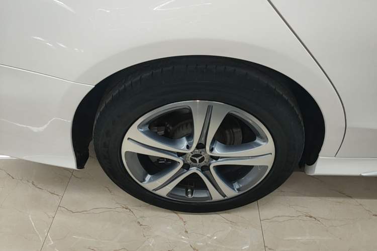 Used Mercedes-Benz C-Class 2020 Restyled C 260 L Sport Edition Right Rear Wheel Hub