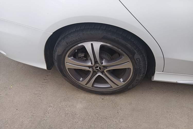 Used Mercedes-Benz C-Class 2020 Restyled C 260 L Sport Edition Right Rear Wheel Hub
