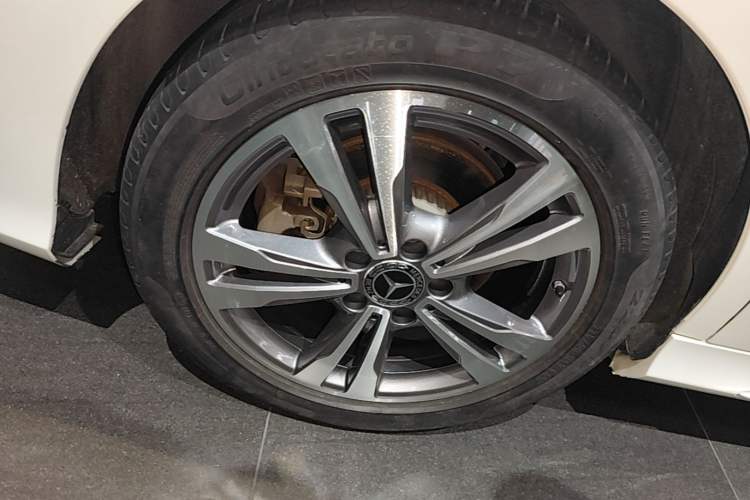 Used Mercedes-Benz C-Class 2020 C 200 L Fashion Edition Sport Version Right Rear Wheel Hub