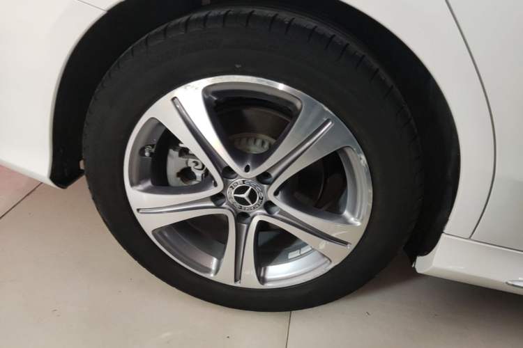 Used Mercedes-Benz C-Class 2020 Restyled C 260 L Sport Edition Right Rear Wheel Hub