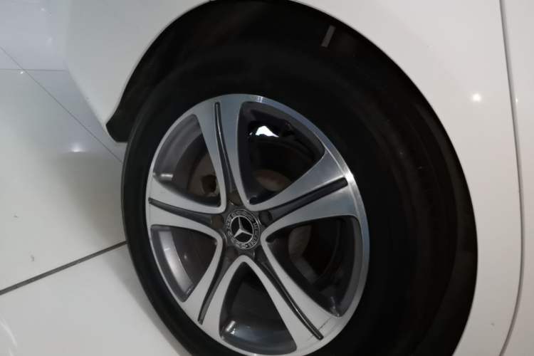 Used Mercedes-Benz C-Class 2020 Restyled C 260 L Sport Edition Right Rear Wheel Hub