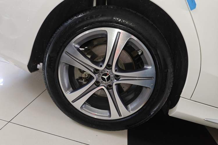 Used Mercedes-Benz C-Class 2020 Restyled C 260 L Sport Edition Right Rear Wheel Hub