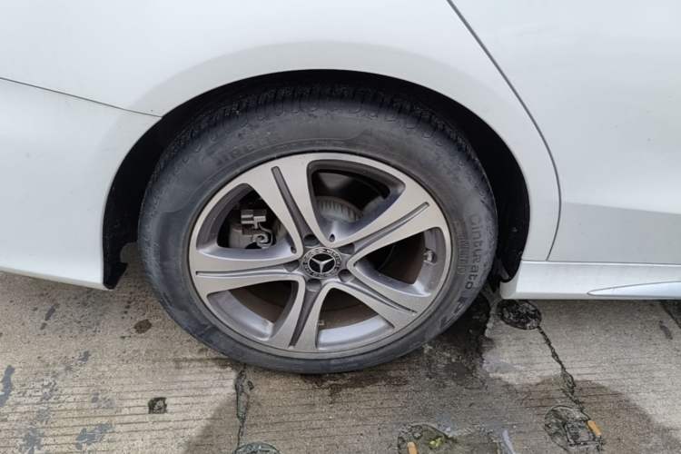 Used Mercedes-Benz C-Class 2020 Restyled C 260 L Sport Edition Right Rear Wheel Hub