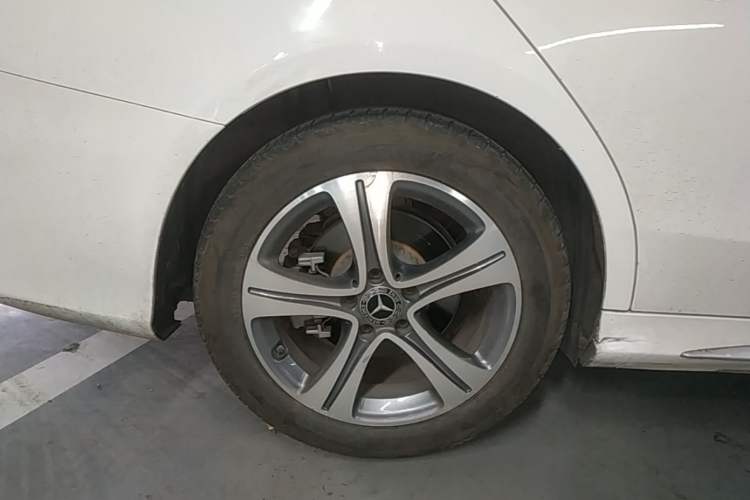 Used Mercedes-Benz C-Class 2020 Restyled C 260 L Sport Edition Right Rear Wheel Hub