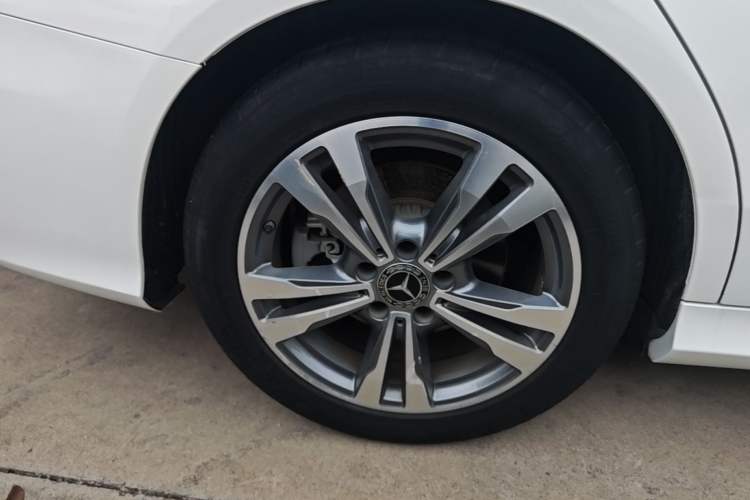 Used Mercedes-Benz C-Class 2020 Restyled C 200 L Fashion Edition Sport Version Right Rear Wheel Hub