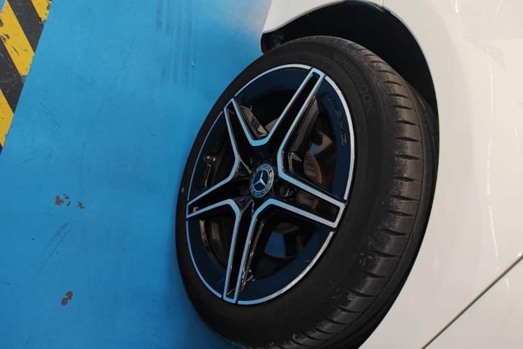 Used Mercedes-Benz C-Class 2020 Restyled C 260 L Sport Edition Right Rear Wheel Hub