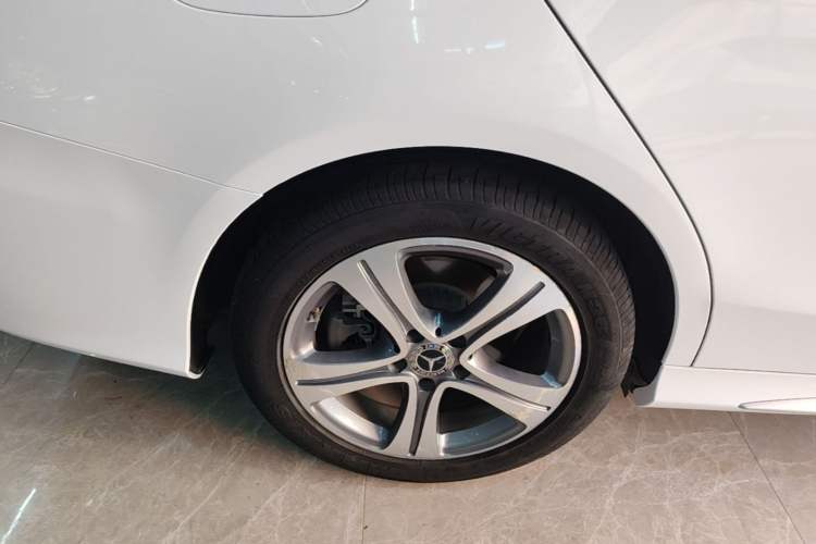 Used Mercedes-Benz C-Class 2020 Restyled C 260 L Sport Edition Right Rear Wheel Hub