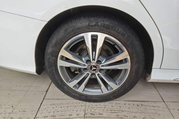 Used Mercedes-Benz C-Class 2020 C 200 L Fashion Edition Sport Version Right Rear Wheel Hub