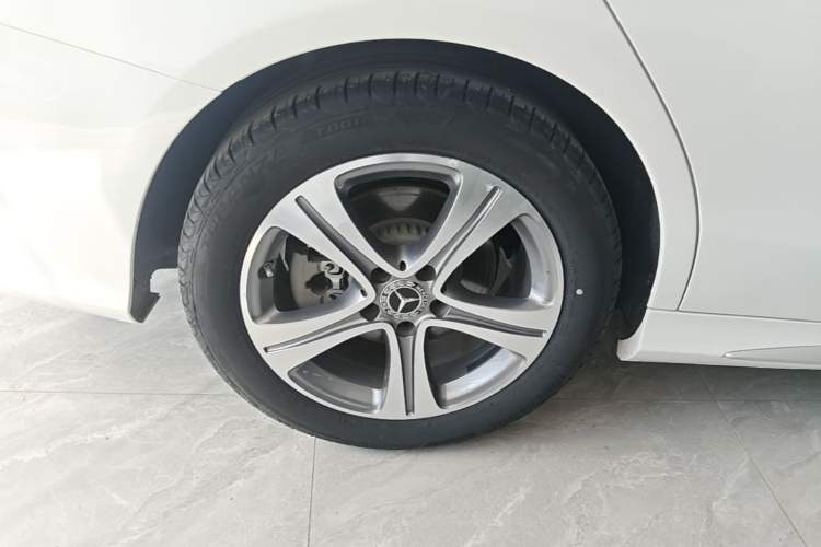 Used Mercedes-Benz C-Class 2020 Restyled C 260 L Sport Edition Right Rear Wheel Hub