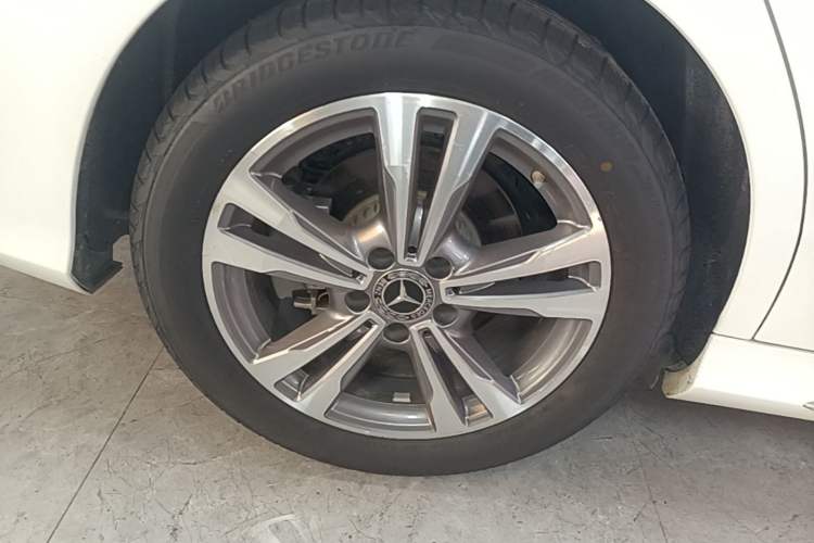 Used Mercedes-Benz C-Class 2020 Restyled C 200 L Fashion Edition Sport Version Right Rear Wheel Hub
