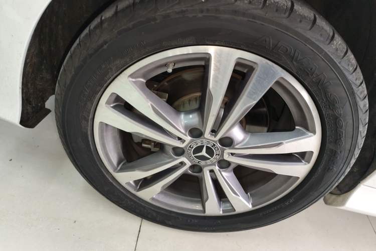 Used Mercedes-Benz C-Class 2020 Restyled C 200 L Fashion Edition Sport Version Right Rear Wheel Hub