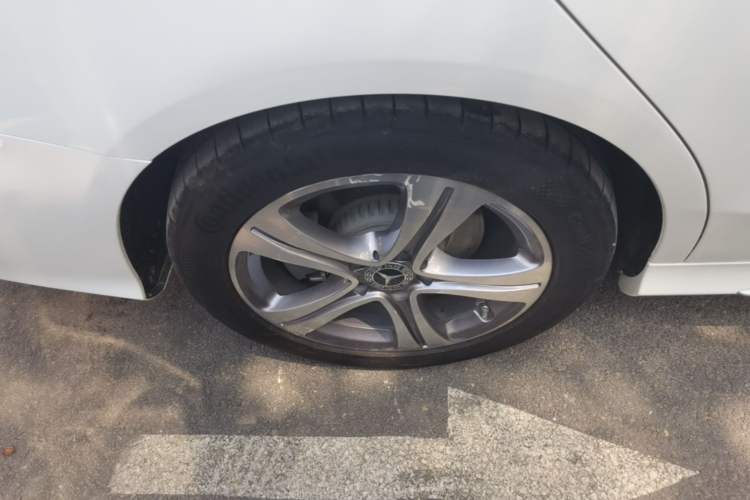 Used Mercedes-Benz C-Class 2020 C 260 L Sport Edition Right Rear Wheel Hub