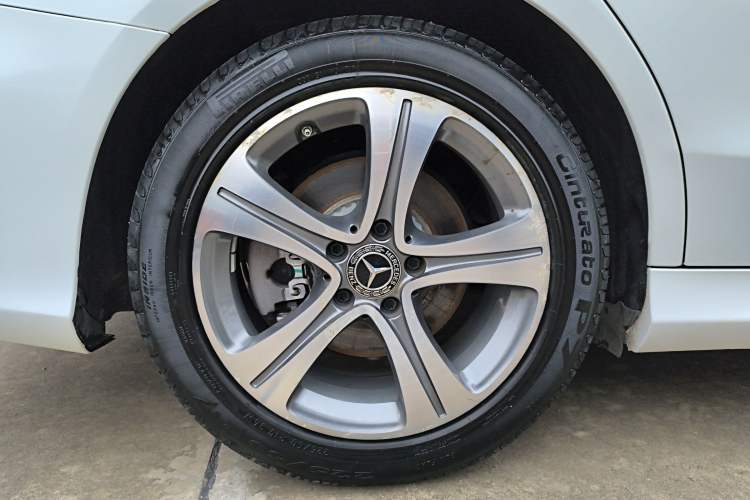 Used Mercedes-Benz C-Class 2020 C 260 L Sport Edition Right Rear Wheel Hub